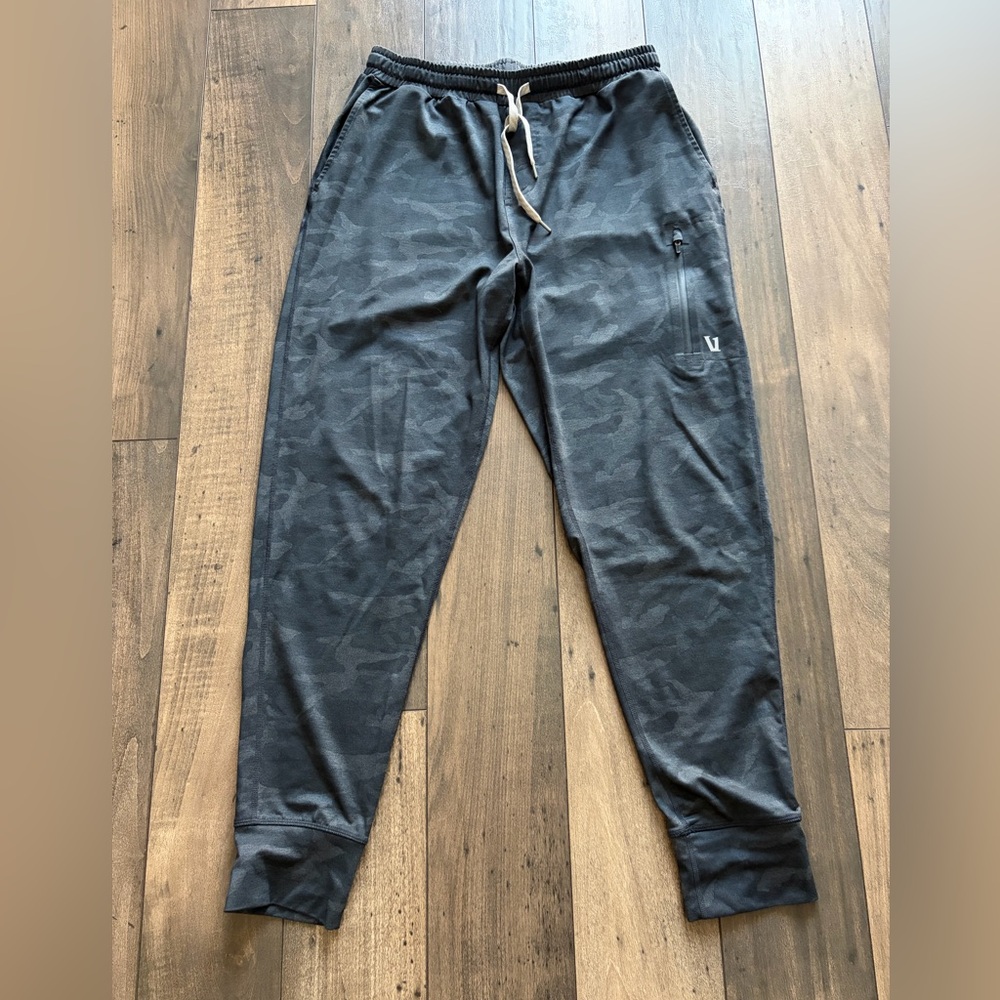 Vuori Men’s Sunday Performance Jogger Black Camo Jogger Pants